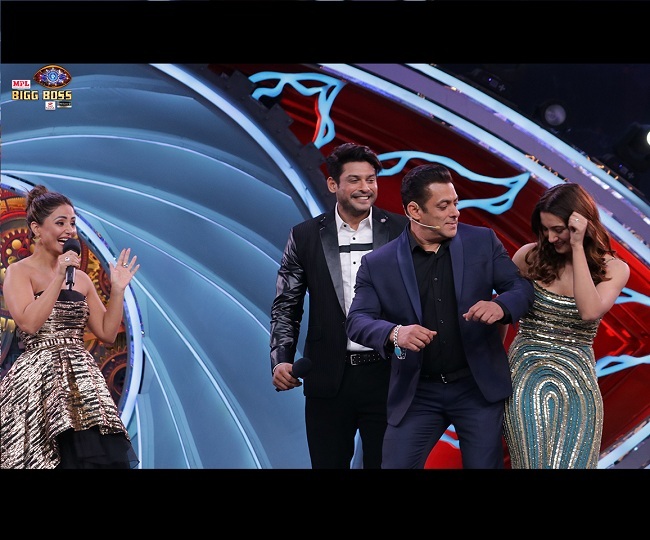 Sidharth Shukla, winner of Bigg Boss 13, enter the house.