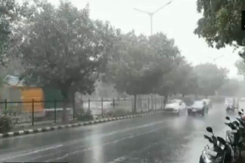 Pollution to increase in Delhi, as temperature to drop from today: IMD. 