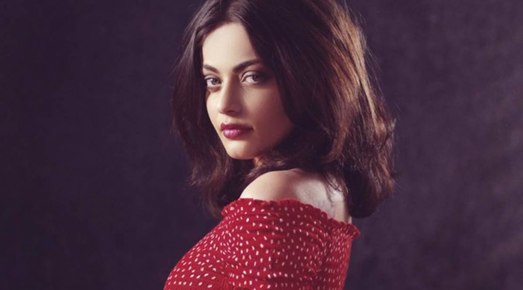 Sneha Ullal's new pic, how much she looks like Aishwarya Rai?