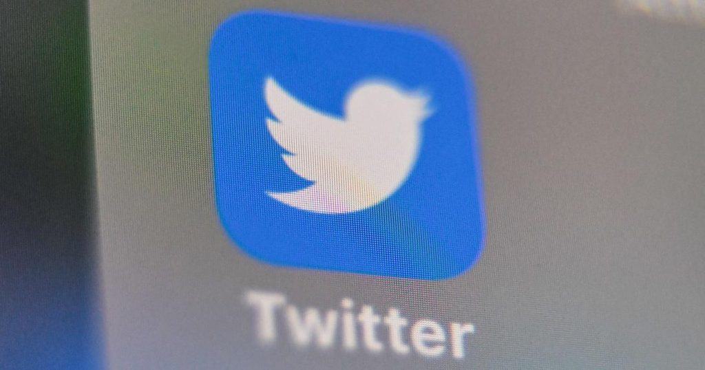 'Consent to new standards or lose safe harbour: Govt to Twitter. 