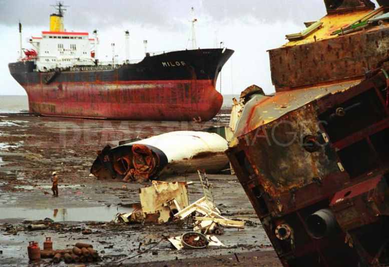 Ongoing truck strike in Alang Bhavnagar. Read in Detail.