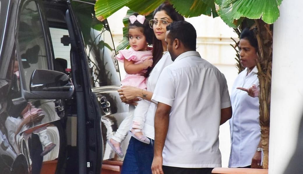 Shilpa Shetty went out with her daughter Samisha first time.