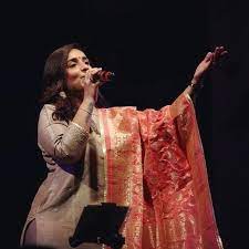 Himali Vyas is traditional Gujarati singer with beautiful voice.