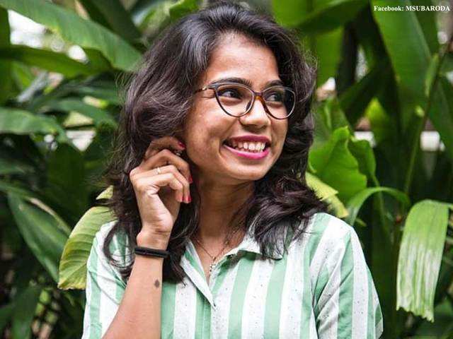 shweta parmar is the fourth licensed civilian woman skydiver.