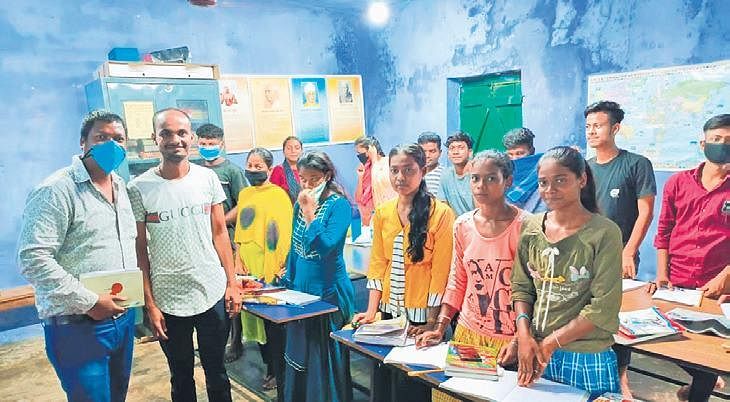 Sanjay Kachhap has set up 18 libraries in Jharkhand's Kolhan Division, including East