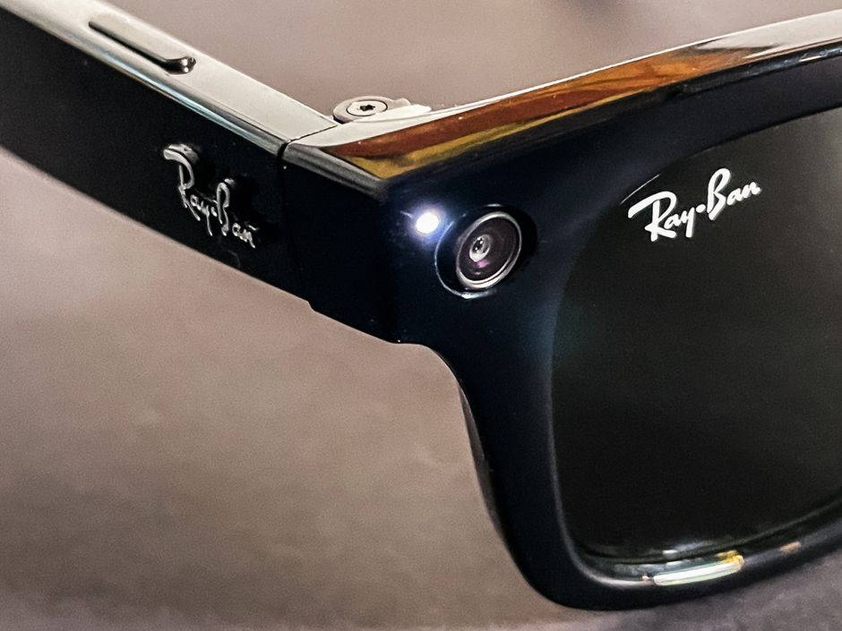 Facebook Collaboration with Ray-Ban, Facebook first Smart Glasses