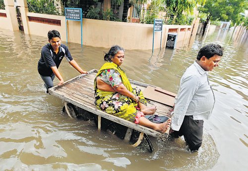 Know How Many Highways closed in Gujarat due to torrential rain in Saurashtra. More heavy to heavy rain expected in Gujarat.
