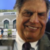 Ratan Tata pa ost, "man helping stray dog in rain".