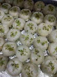 Suratis eat 1.30 lakh Kg ghari in one day worth Rs 8 crore. 