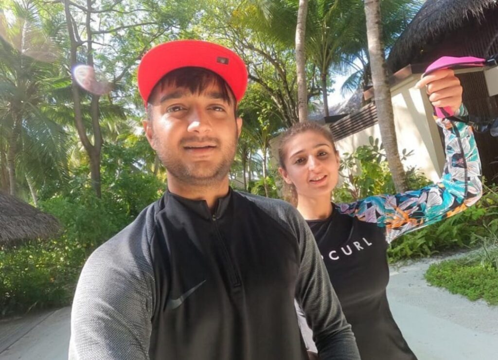 Dhvani Bhanushali posted a holiday photo 