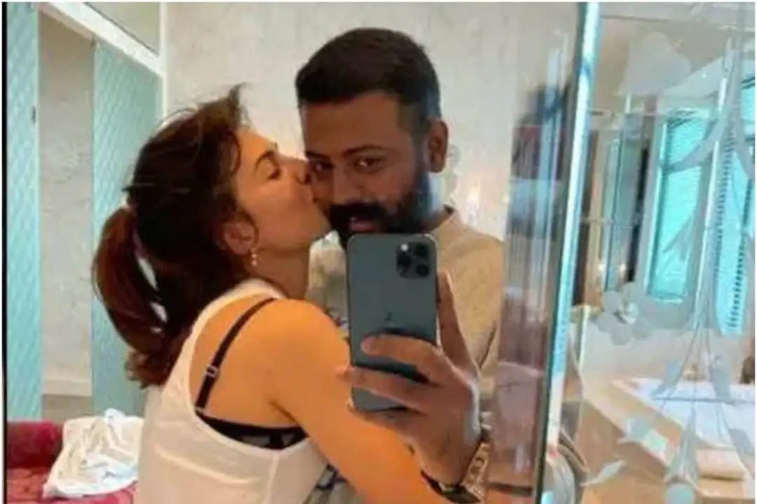 Jacqueline Fernandez a jewellery worth Rs. 7 crore