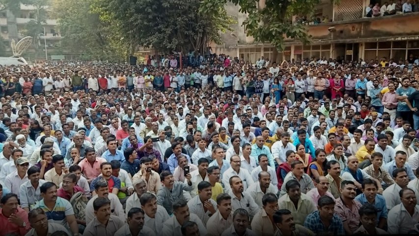 In Rajkot, about 500 bank employees went on strike.
