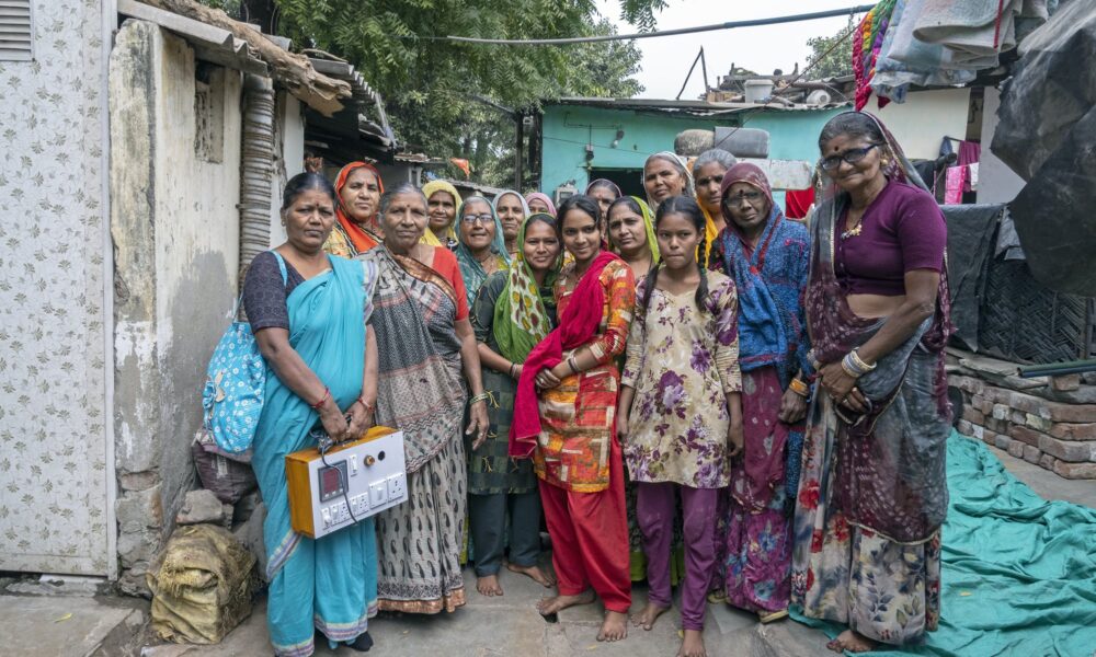 Ahmedabad's 'Manjuba's kitchen' every day' invites to the slums area.