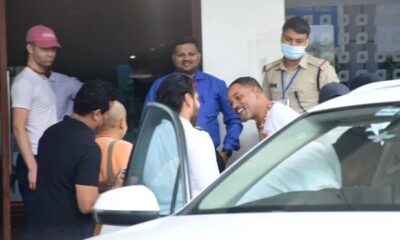 Smith be spotted at Mumbai airport