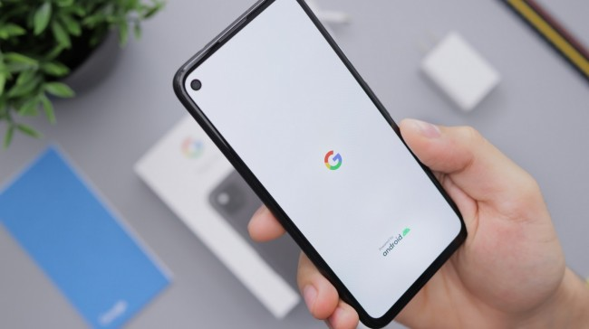The Pixel 7 Pro display