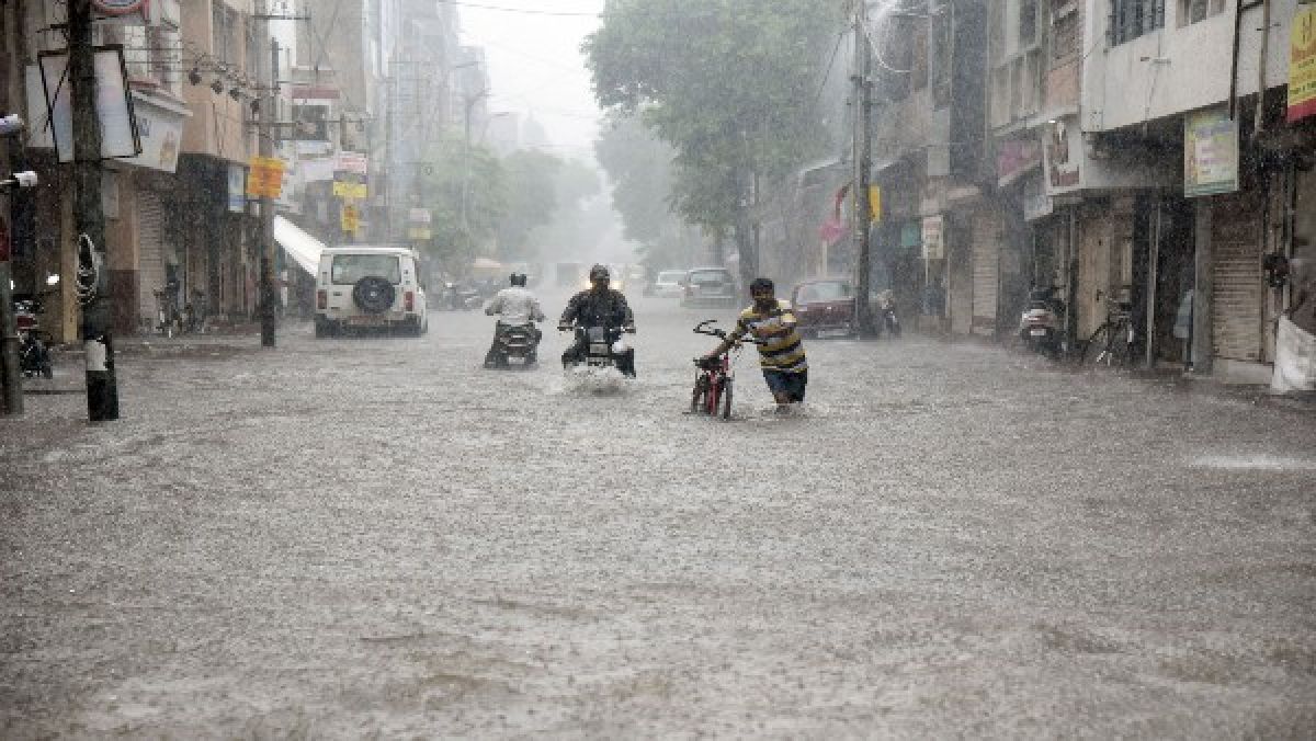 Heavy rain is forecast in Gujarat from tomorrow till July 27.