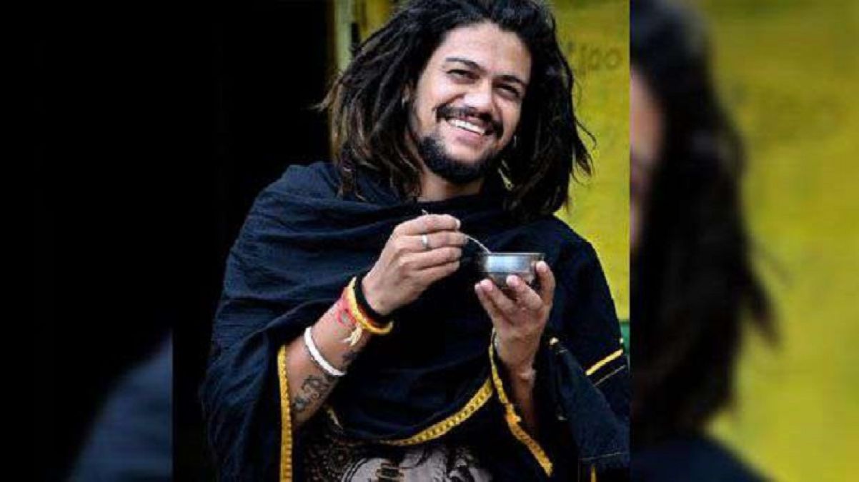 Here's the video of Baba Hansraj Raghuwanshi from his college days.