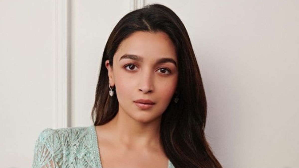 A cute gesture by Alia Bhatt towards paparazzo's mom