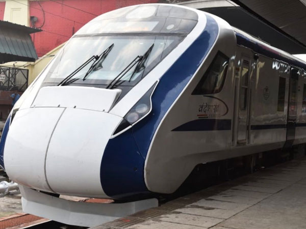 Hailstorm damaged Puri-Howrah Vande Bharat Express windscreen