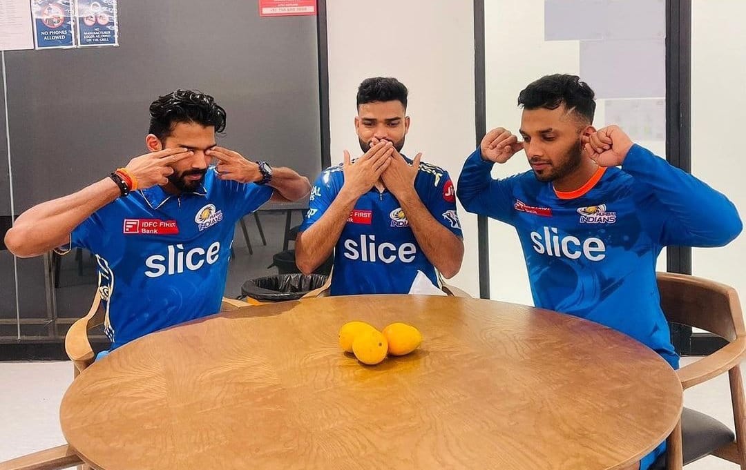 MI players makes fun of Naveen-ul-haq