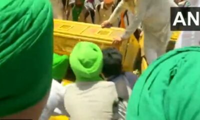 Farmers breaks police barricades to join protesting wrestlers