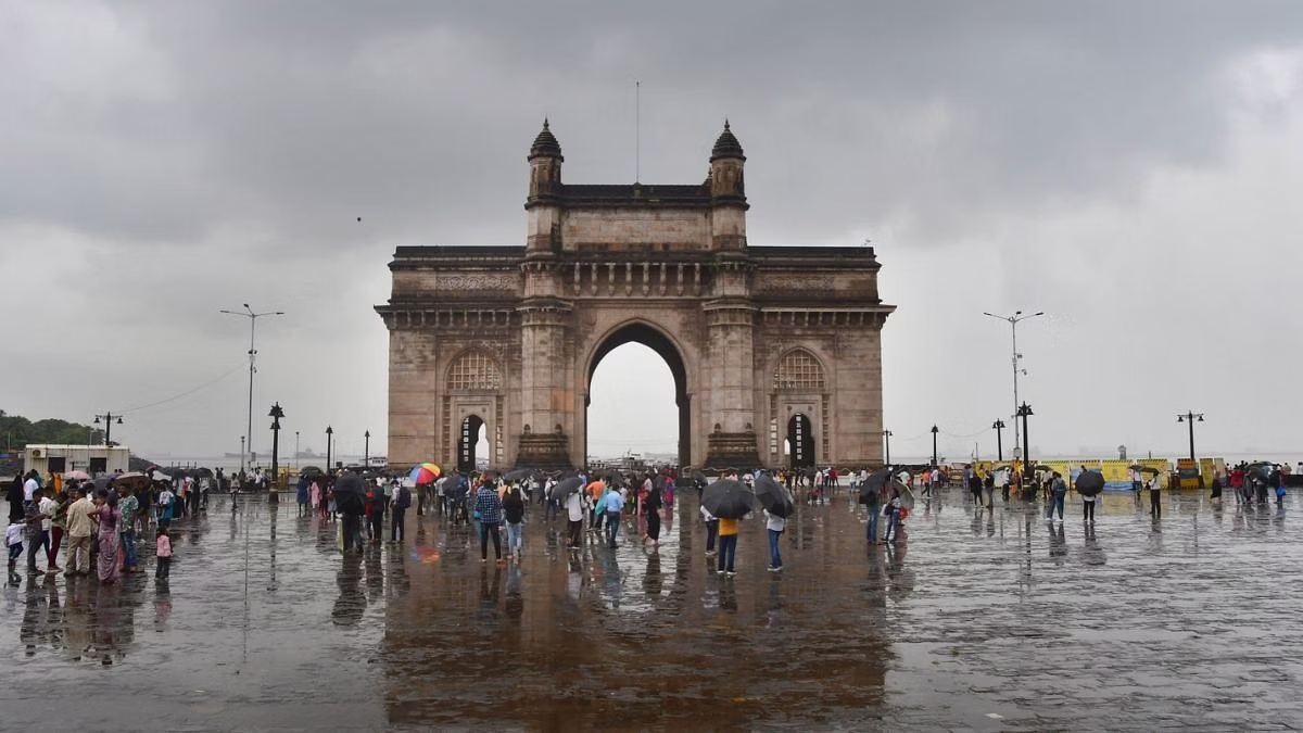 moderate rain in several parts of Mumbai