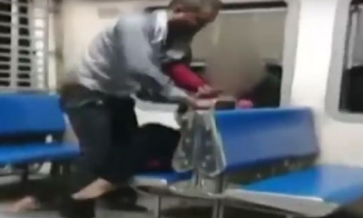 Man assaulted a lady in Mumbai local