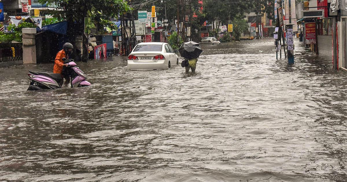 Heavy rain leads schools shut in Kerala