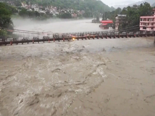 scary visuals from rain hit Himachal Pradesh