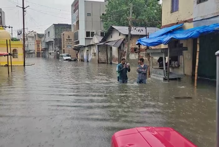 Heavy rainfall caused flood like situation in Gujarat