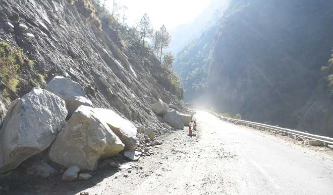 Kullu-Mandi highway blocked due to heavy rain