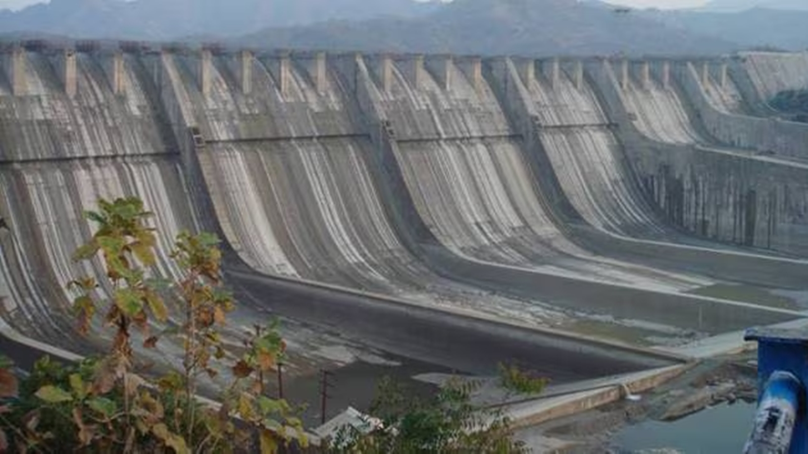 The Narmada Yojana's partner states, Madhya Pradesh, Maharashtra, and Rajasthan, owe Gujarat Rs 7,576 crore.