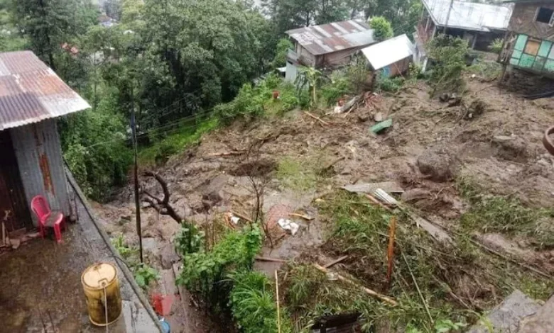 The Gujarat government said in a report that all travelers are safe in a hotel in Lachung with all the necessary facilities.