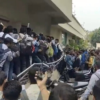 Gujarat Job Openings: Hundreds gathered, jostling their way inside the venue, and the crowd was so dense.
