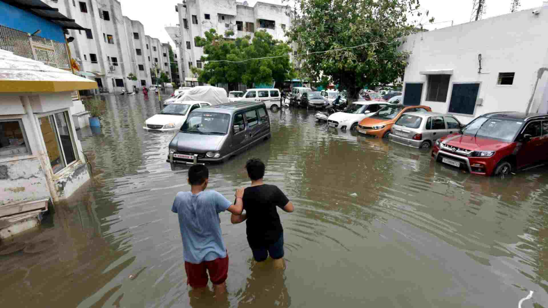 Gujarat Flood: Torrential rains have caused widespread flooding and disruption in Gujarat, notably in numerous districts.
