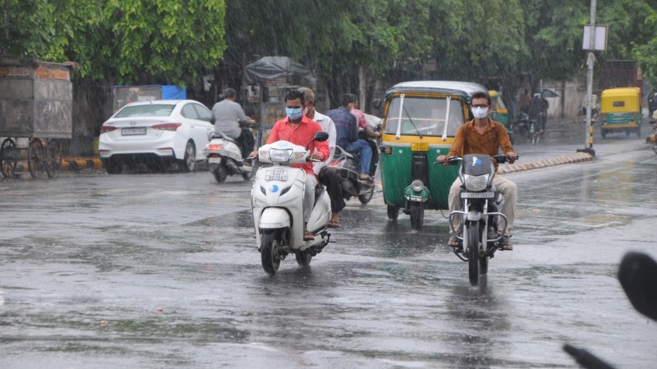It is showering heavily in most regions of Saurashtra state, and flood-like situations have been created in many places in the district, including Porbandar, Rajkot, Dwarka, and Gir Somnath, as the Meghraja shouted.