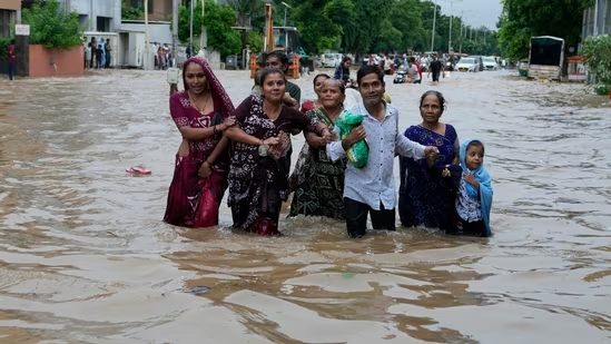 Gujarat Heavy Rain: The India Meteorological Department (IMD) has issued a red signal in Gujarat