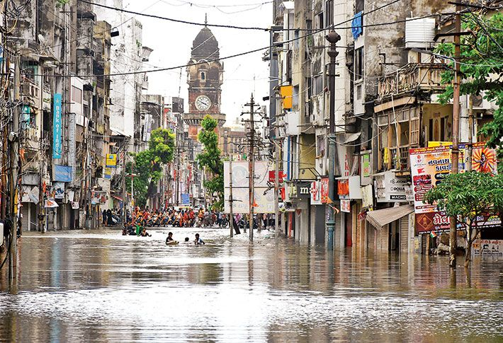Following the disastrous floods, the Gujarat government announced a special compensation package for Vadodara flood victims.